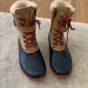 Women’s Sperry Shearwater tan/navy boots